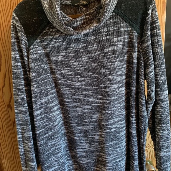 Sweater - Picture 1 of 3
